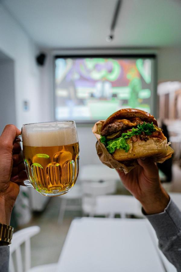 Street Food Possonium Apartments Bratislava Buitenkant foto