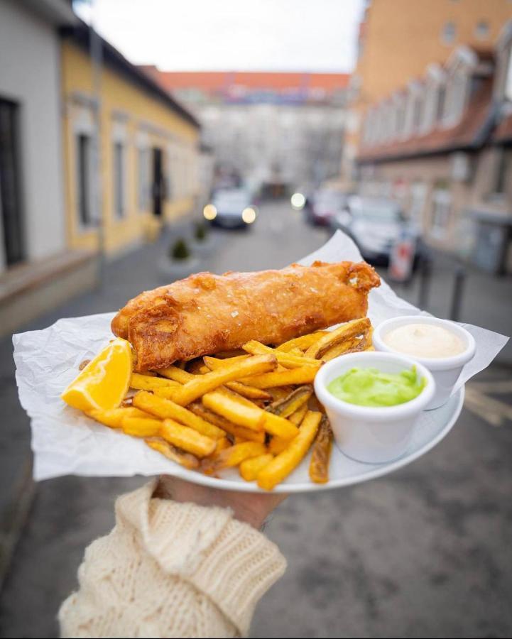 Street Food Possonium Apartments Bratislava Buitenkant foto
