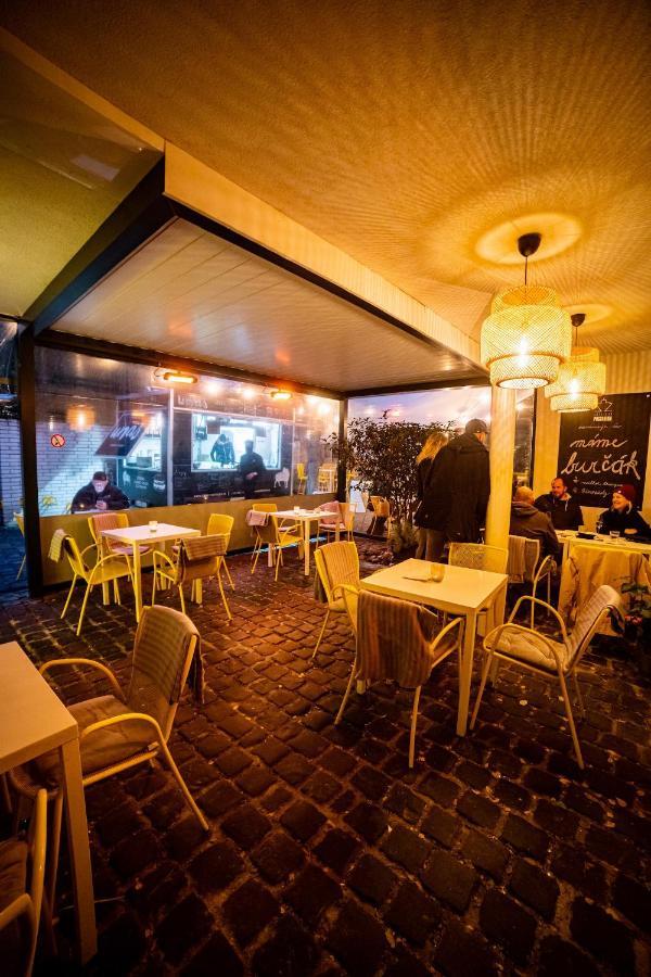 Street Food Possonium Apartments Bratislava Buitenkant foto