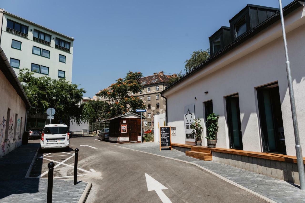 Street Food Possonium Apartments Bratislava Buitenkant foto